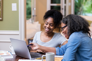 5 Essential Financial Tips for Families Finalizing College Decisions